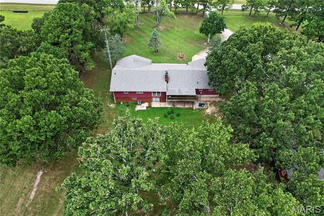 Primary bedroom — 21994 Spruce Road Waynesville Missouri real estate