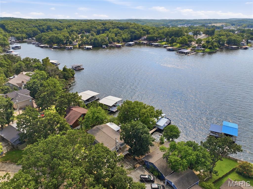 209 Cameo Point Sunrise Beach Missouri 3 bedroom 2 bathroom home for sale listed at $635,000