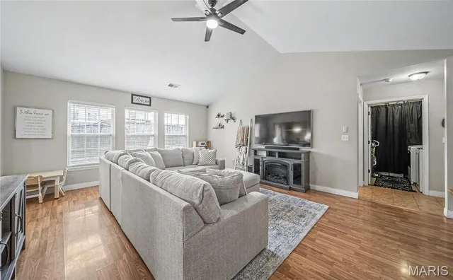 Primary bedroom — 21723 Leonard Lane Waynesville Missouri real estate