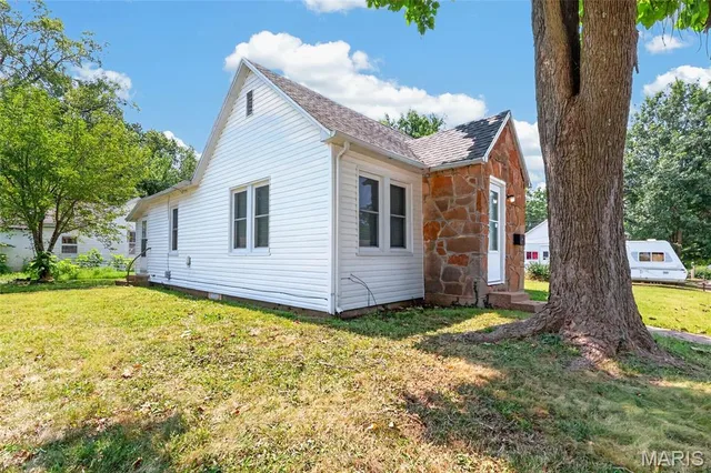 Front exterior — 360 W 5th Street Lebanon Missouri real estate