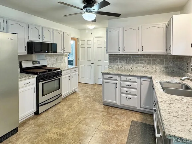 Kitchen — 1416 Highway T Labadie Missouri real estate