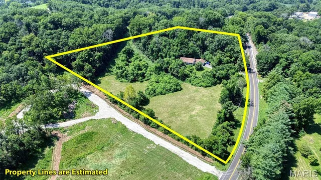 Primary bedroom — 1416 Highway T Labadie Missouri real estate