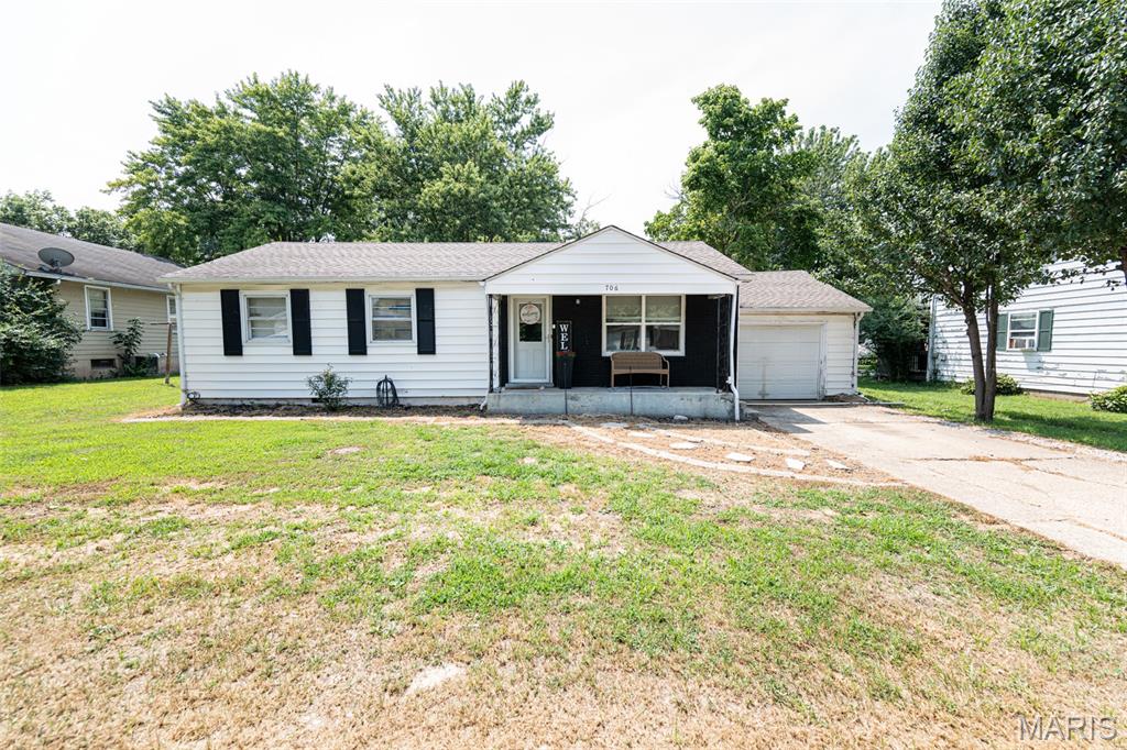 706 Apple Avenue Belle Missouri 3 bedroom 2 bathroom home for sale listed at $175,000