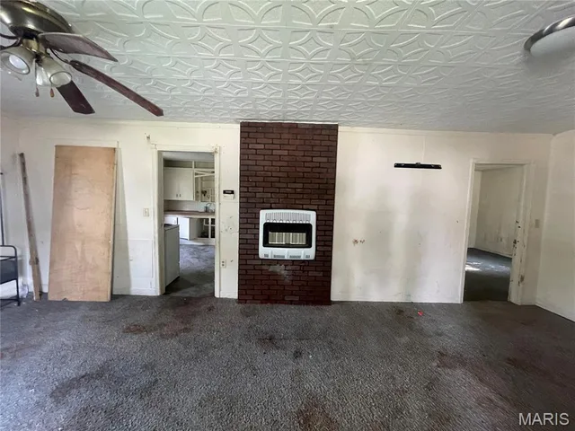 Living room — 510 Hood Street Lebanon Missouri real estate