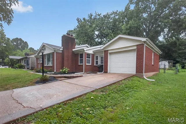Primary bedroom — 803 Fairgrounds Road Rolla Missouri real estate