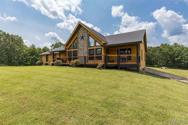 Living room — 142 Hwy AA Steelville Missouri real estate