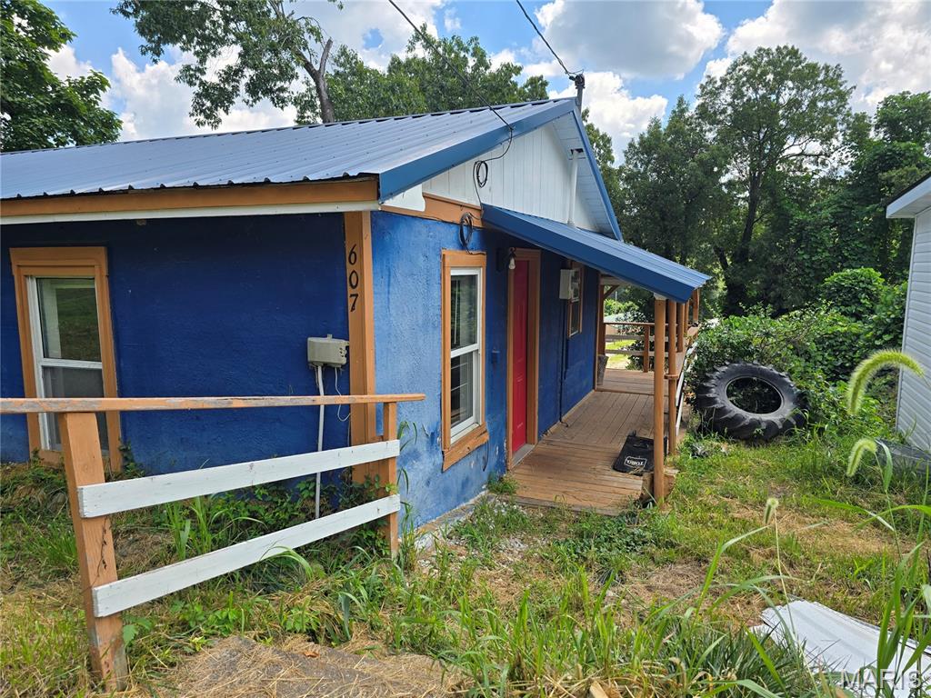607 Broadway Street Waynesville Missouri 2 bedroom 1 bathroom home for sale listed at $129,000