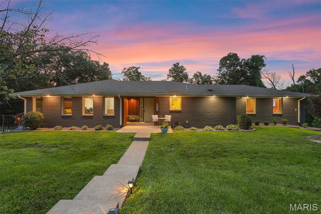 1863 Highway 100 Pacific Missouri 3 bedroom 3 bathroom home for sale listed at $675,000