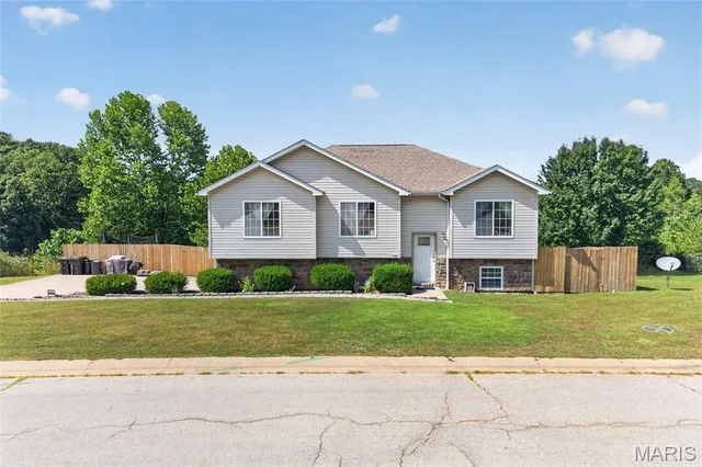 120 Kale Court, St Robert MO