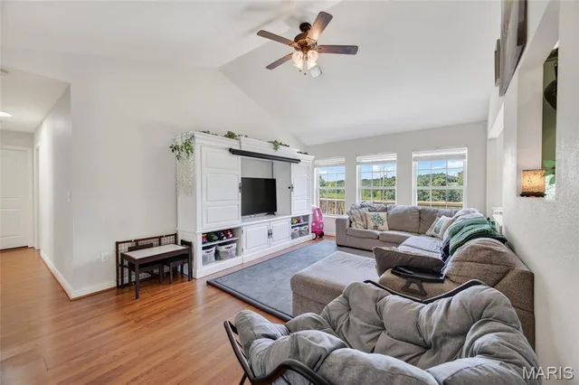Living room — 120 Kale Court St Robert Missouri real estate