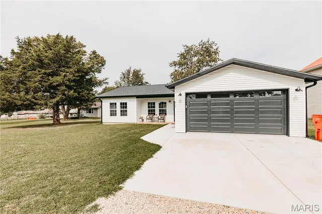 610 York Street, Crocker MO