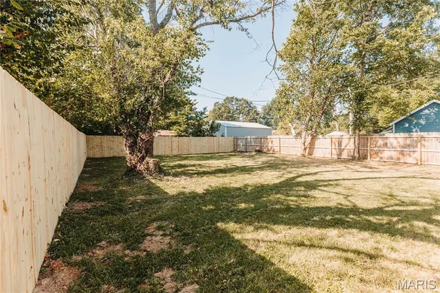 Primary bedroom — 478 Brice Street Lebanon Missouri real estate