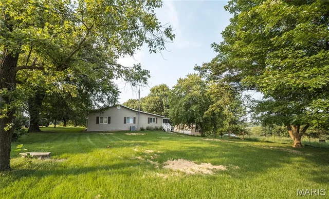 Primary bedroom — 8500 Highway 89 Chamois Missouri real estate