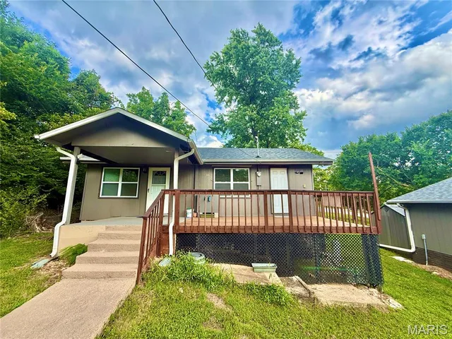 Front exterior — 86 Court Avenue Camdenton Missouri real estate