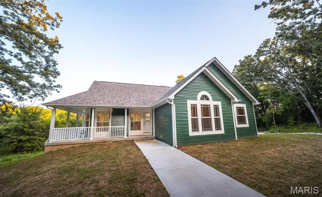 Primary bedroom — 13355 County Road 3240 Rolla Missouri real estate