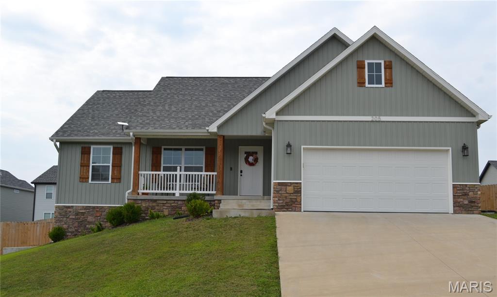 205 Majestic Waynesville Missouri 4 bedroom 3 bathroom home for sale listed at $379,000