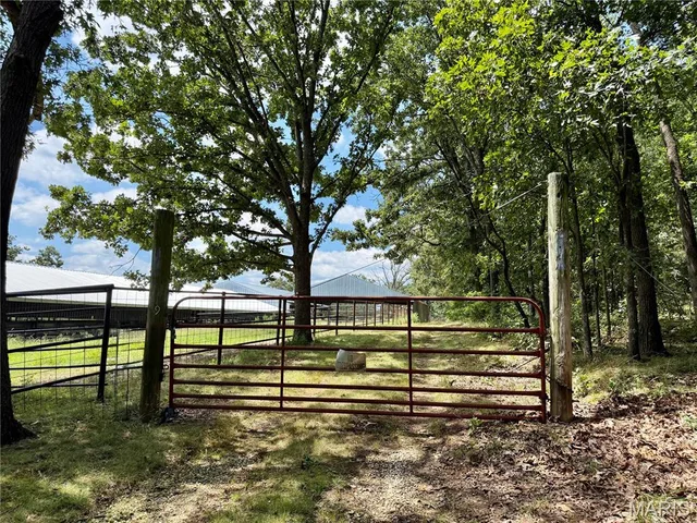 Front exterior — 96 Helmering Road Steelville Missouri real estate
