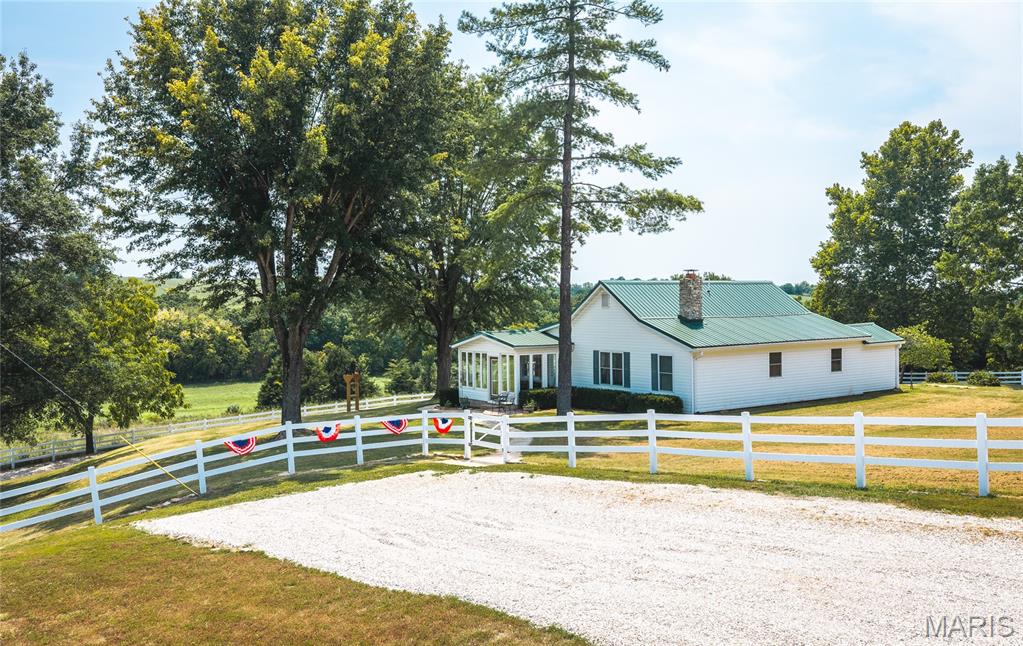271 Freedom Trail Belle Missouri 3 bedroom 2 bathroom home for sale listed at $1,600,000