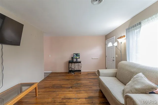 Primary bedroom — 1609 Heller Street Rolla Missouri real estate