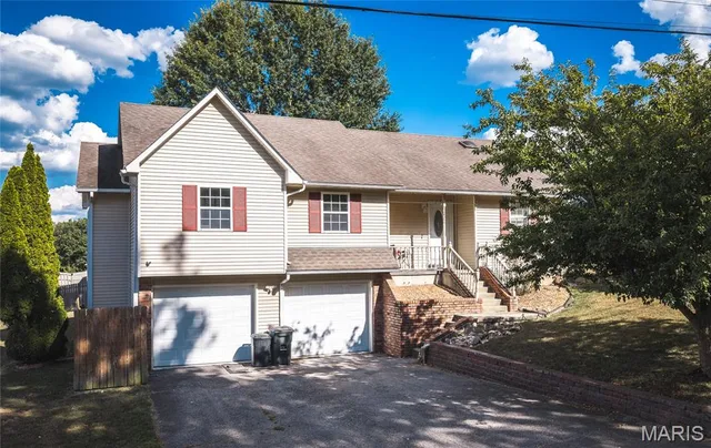 Front exterior — 123 Phoenix Avenue St Robert Missouri real estate