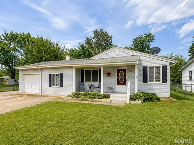 705 McClain Street, Richland MO