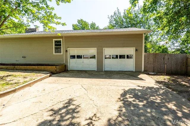 Primary bedroom — 102 Poe Drive Rolla Missouri real estate