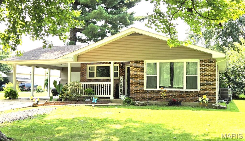 428 Winter Drive St James Missouri 3 bedroom 2 bathroom home for sale listed at $210,000