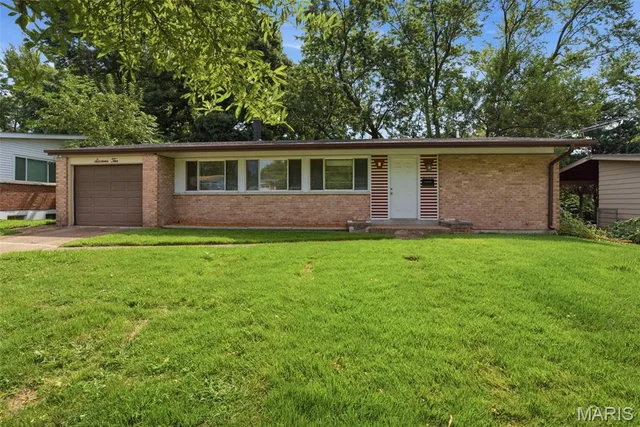 Front exterior — 1610 Gallant Fox Drive Florissant Missouri real estate