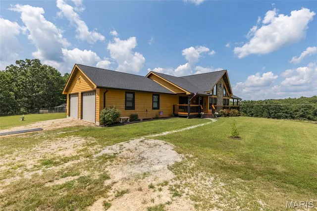 Living room — 142 Hwy Aa Steelville Missouri real estate