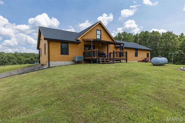 Primary bedroom — 142 Hwy Aa Steelville Missouri real estate