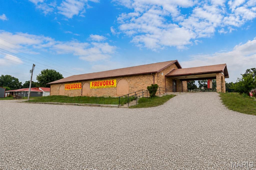22444 Highway MM Lebanon Missouri home for sale listed at $389,900