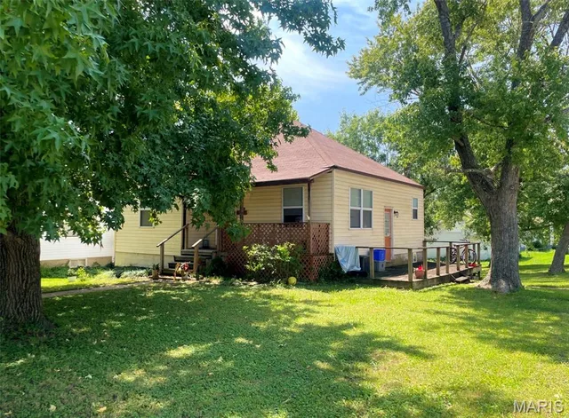 Front exterior — 1609 N Cedar Street Rolla Missouri real estate
