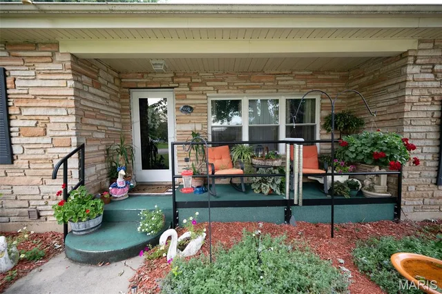 Front exterior — 608 Swanson Belle Missouri real estate