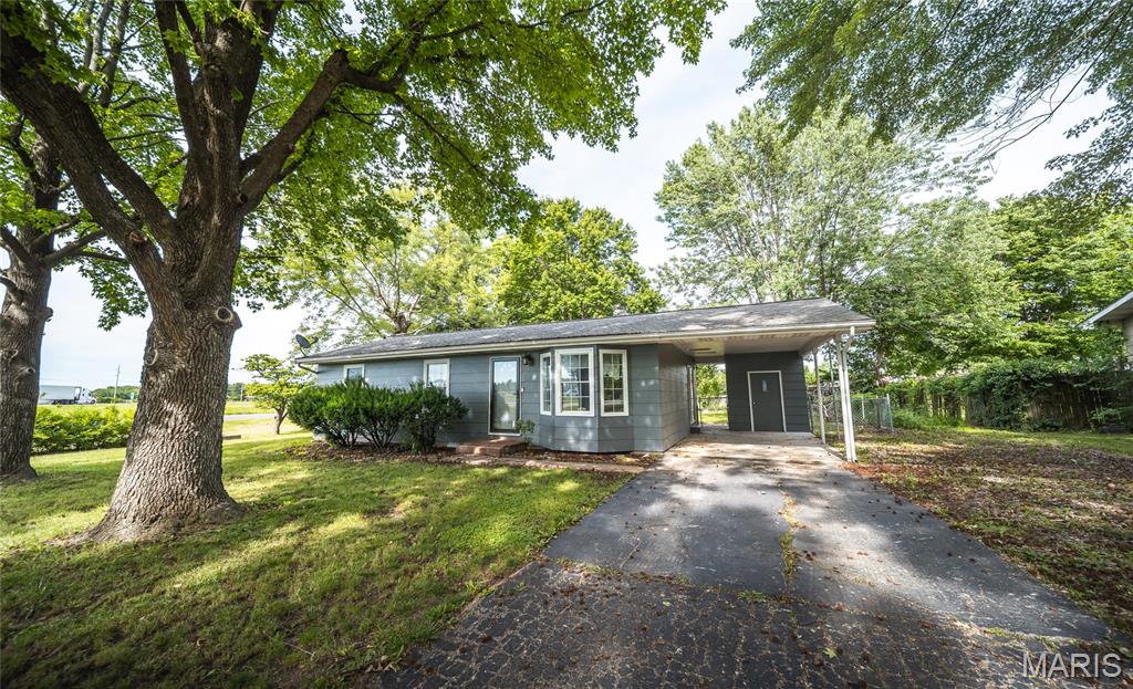 1 Marion Drive St James Missouri 3 bedroom 2 bathroom home for sale listed at $165,000