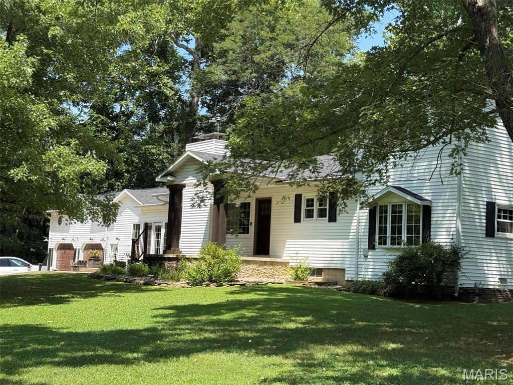 2710 Highway 17 Iberia Missouri 3 bedroom 2 bathroom home for sale listed at $454,000