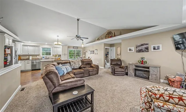 Primary bedroom — 18960 County Road 1000 St James Missouri real estate