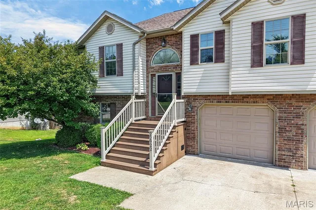 Primary bedroom — 22922 Reward Road Waynesville Missouri real estate