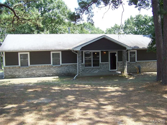 Front exterior — 13900 Haystack Lane Dixon Missouri real estate