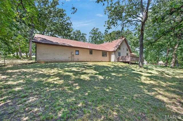 Primary bedroom — 104 Lincoln Lane Waynesville Missouri real estate