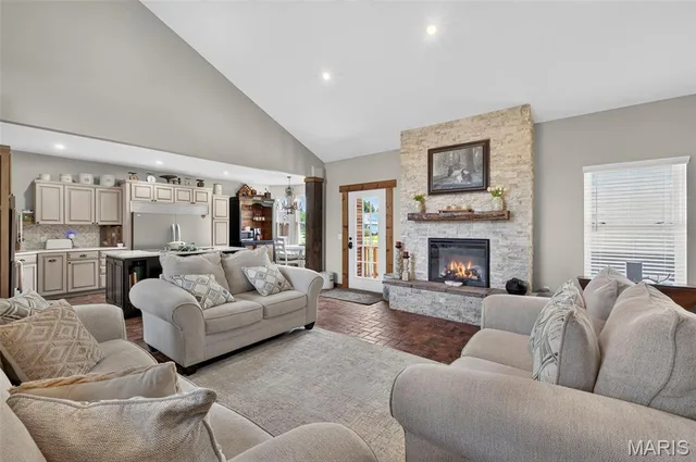 Kitchen — 1504 M- East 15th Street Mountain Grove Missouri real estate