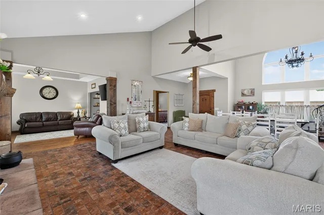 Primary bedroom — 1504 M- East 15th Street Mountain Grove Missouri real estate