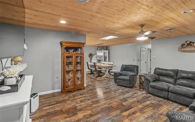 Primary bedroom — 15801 Hargrove Road St Robert Missouri real estate