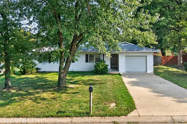 617 Willow Lane, Lebanon MO
