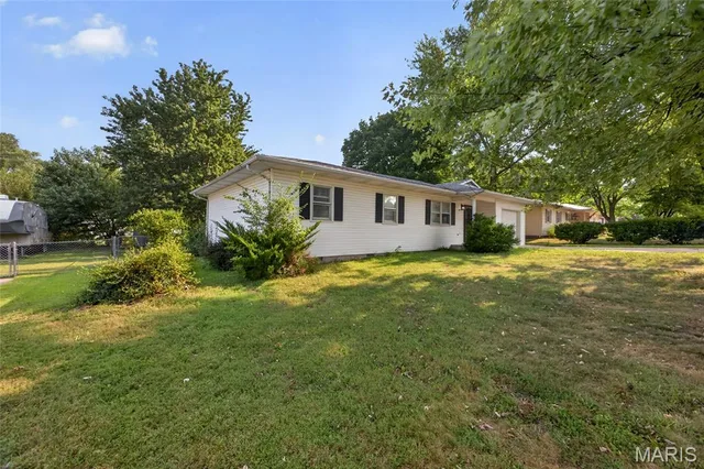Front exterior — 617 Willow Lane Lebanon Missouri real estate
