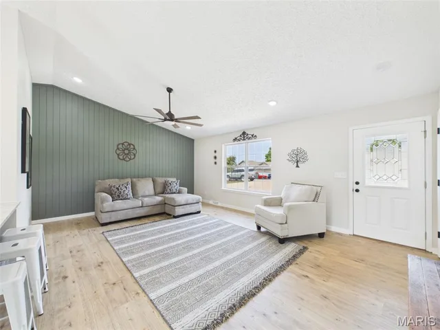 Primary bedroom — 17080 Lensman Road St Robert Missouri real estate
