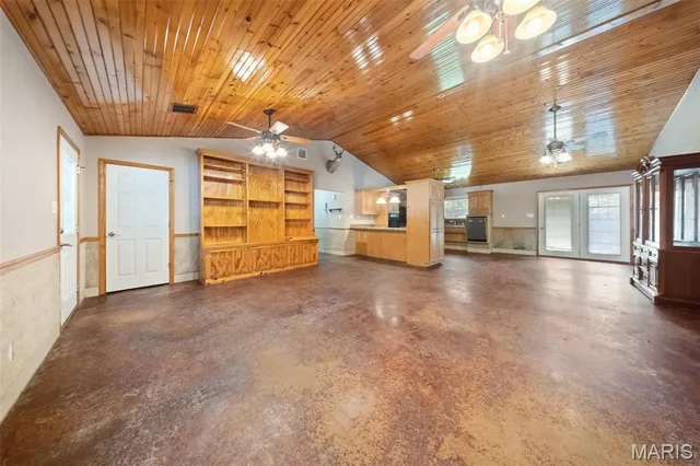 Living room — 10300 County Road 5260 Rolla Missouri real estate