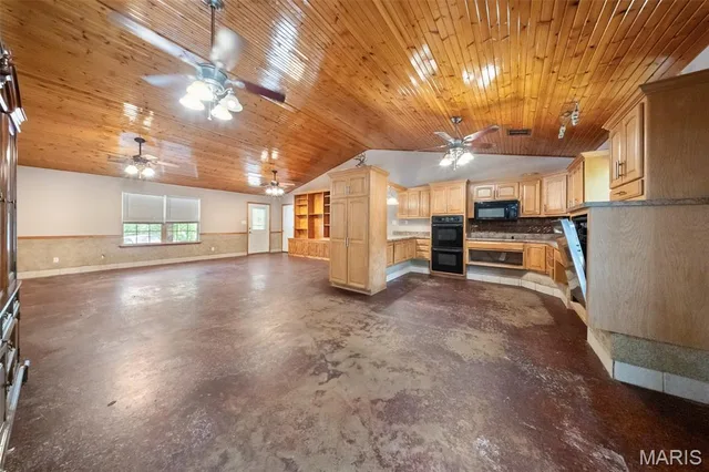 Primary bedroom — 10300 County Road 5260 Rolla Missouri real estate
