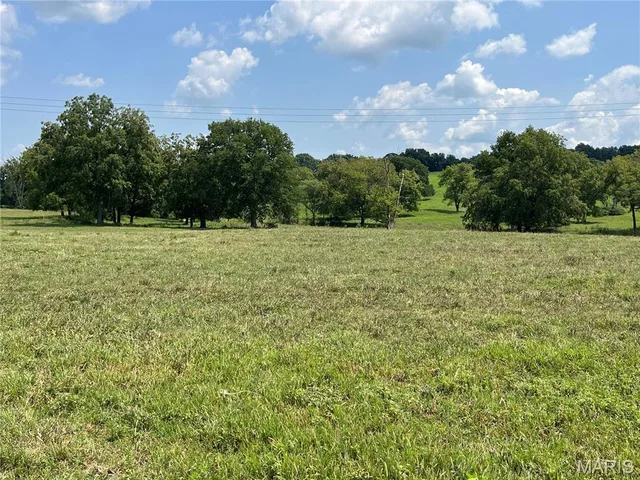 Living room — 8.80 acres m/l on Hwy D Eolia Missouri real estate