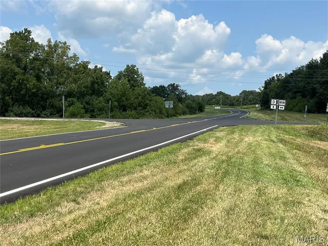 Living room — 8.33 acres m/l on Hwy WW Eolia Missouri real estate