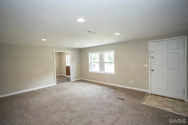 Living room — 21065 Highway Y St Robert Missouri real estate